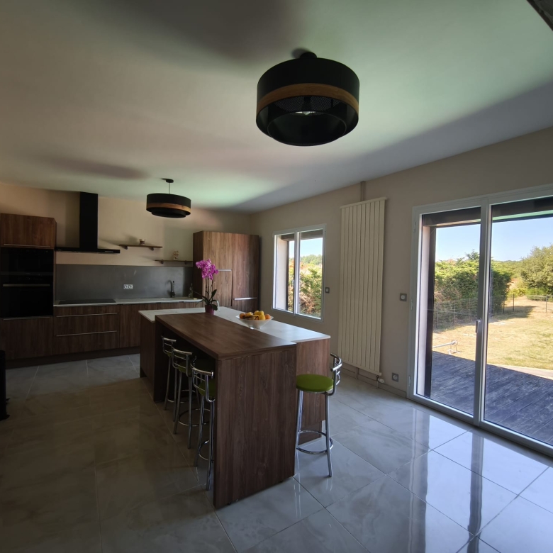 Immobilier Romorantin-Lanthenay – Maison familiale avec piscine, étang et dépendance