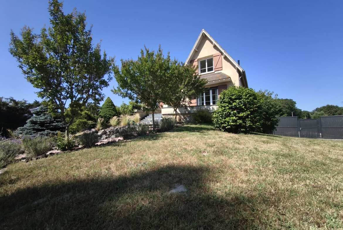 Immobilier Romorantin-Lanthenay – Maison familiale avec piscine, étang et dépendance