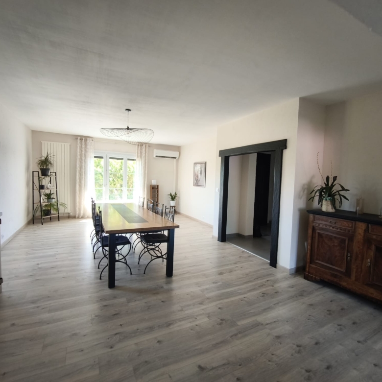 Immobilier Romorantin-Lanthenay – Maison familiale avec piscine, étang et dépendance