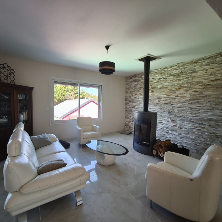 Immobilier Romorantin-Lanthenay – Maison familiale avec piscine, étang et dépendance
