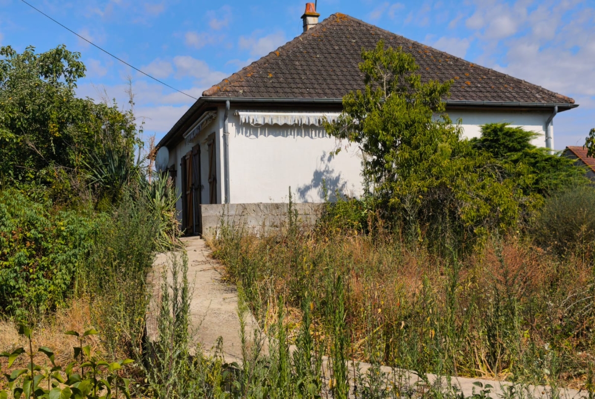 Immobilier Mont-Pres-Chambord, Pavillon sur sous sol à rénover