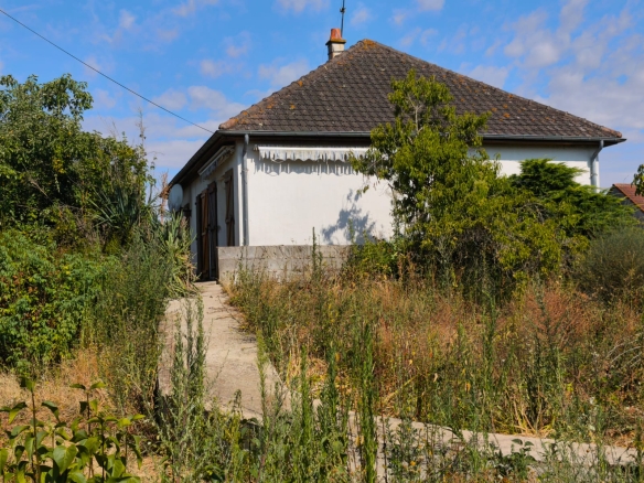 Immobilier Mont-Pres-Chambord, Pavillon sur sous sol à rénover