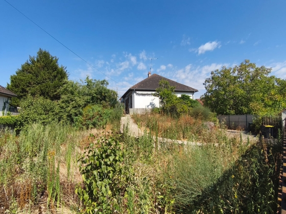 Immobilier Mont-Pres-Chambord, Pavillon sur sous sol à rénover